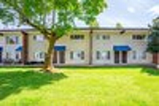 Building Photo - 3615 & 3621 Town Home Apartments