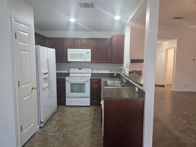 Foto del edificio - 103 Hummingbird Ct