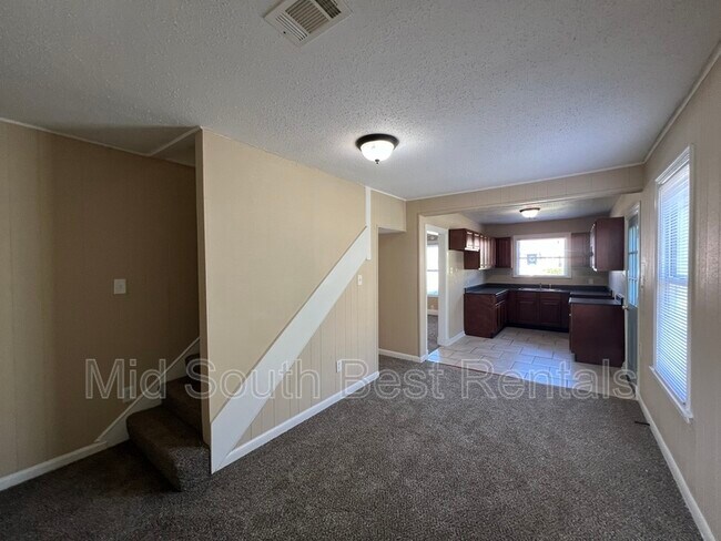 Building Photo - 946 Maple Dr