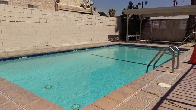Foto del edificio - 7934 Laurel Canyon Blvd