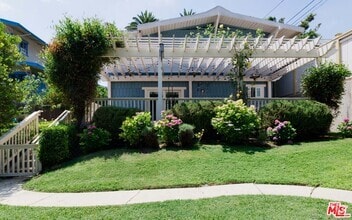 Building Photo - 980 Manzanita St