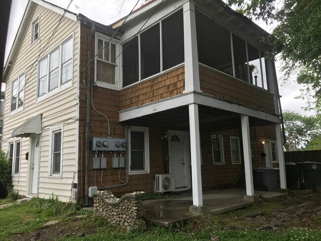 Building Photo - 9 E Cummings Ave