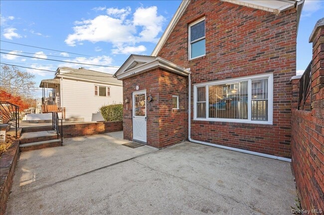 Building Photo - 124 Alexander Ave