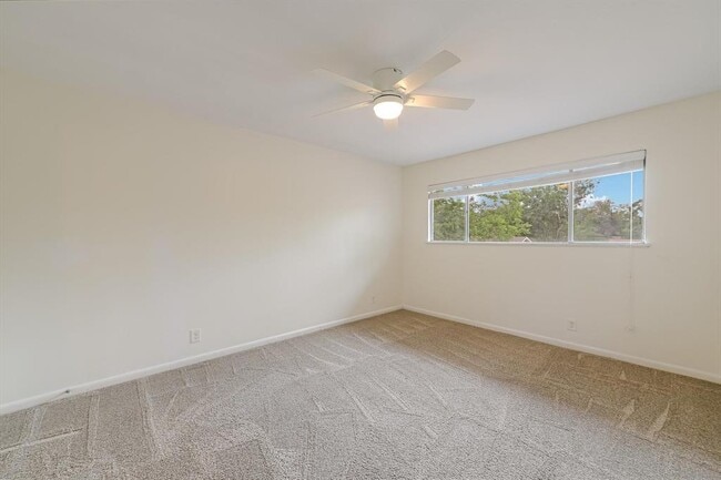 Building Photo - 4904 Creekline Dr