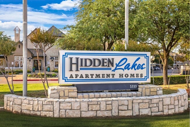 Building Photo - Hidden Lakes
