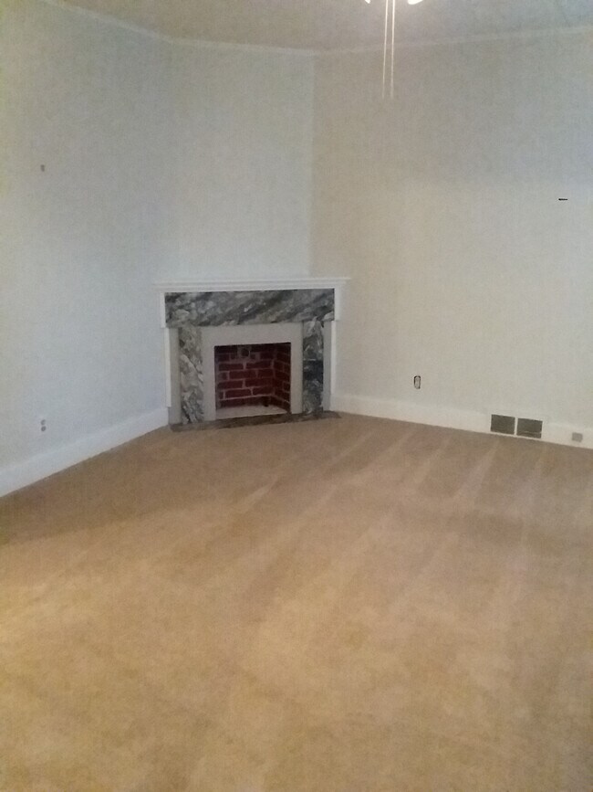 Foto del edificio - 225 W 1st St