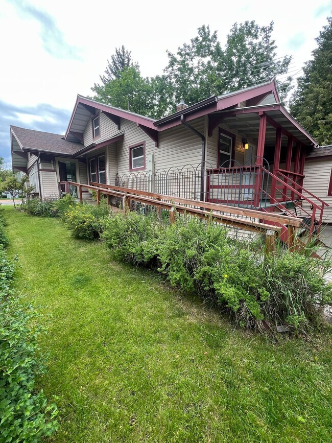 Foto del edificio - 735 S Main St