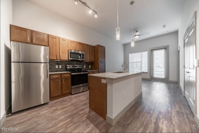 Building Photo - 1 br, 1 bath Flat - 995 W Bethany Dr