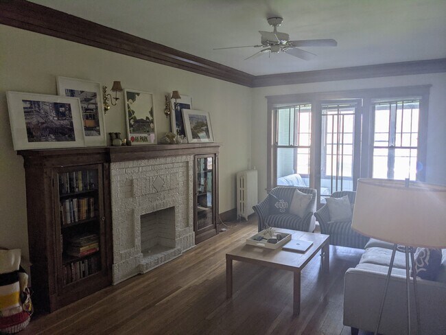 Foto del edificio - 3013 W Logan Blvd