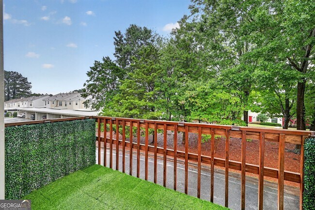 Building Photo - 226 High Creek Dr