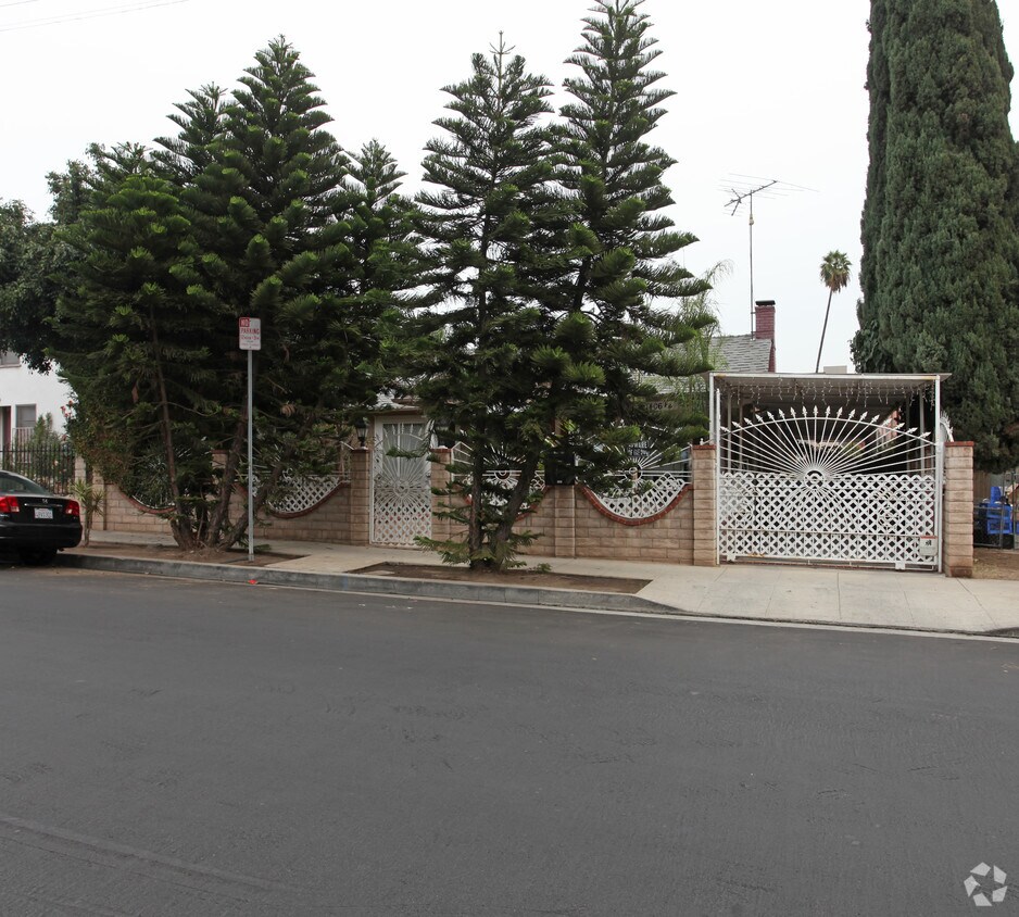 Foto del edificio - 1406 N Kenmore Ave