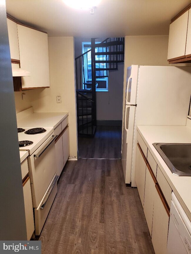 350 Main St Unit 101, Red Hill, PA 18076 Room for Rent in Red Hill