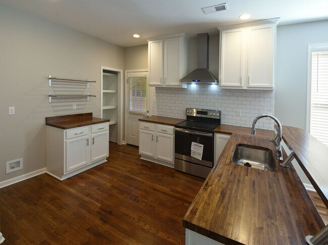 Building Photo - 1 Bedroom, 1 Bathroom Duplex Near Stone Wa...