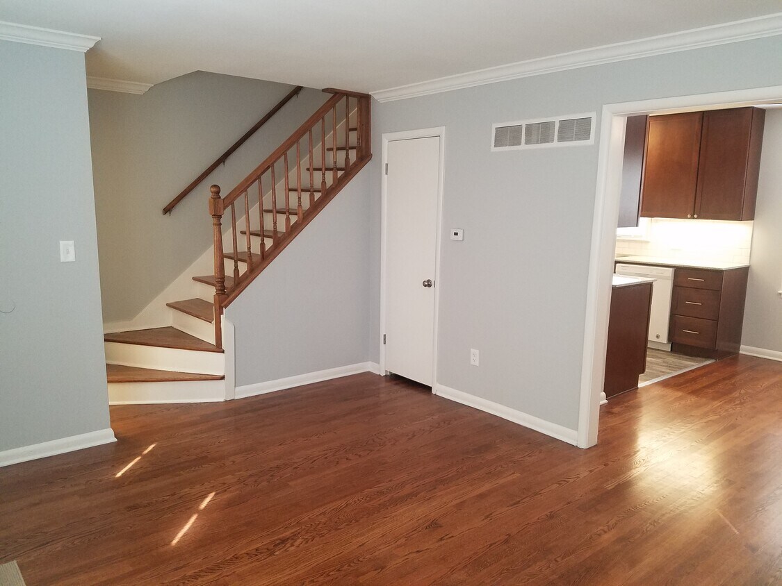 Open floor plan. living room, into dining room and Kitchen - 6644 Walrond Ave