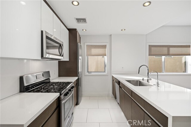 Foto del edificio - 7857 W Manchester Ave