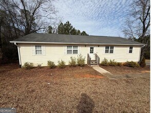 Building Photo - 1820 N Ridge Dr
