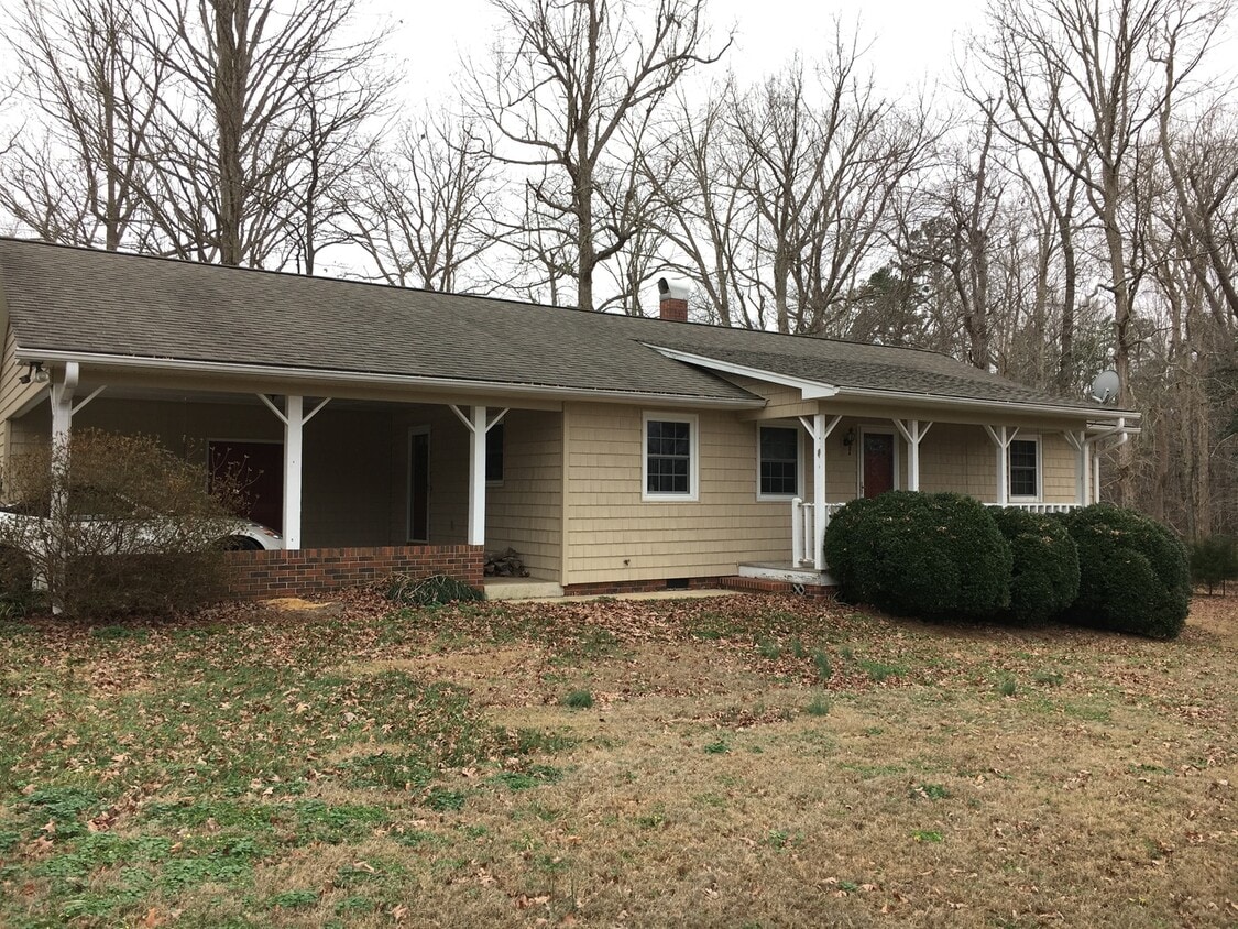 Foto principal - 2 BED 2 BATH HOME. $1,300 RENT $1,300 DEPOSIT