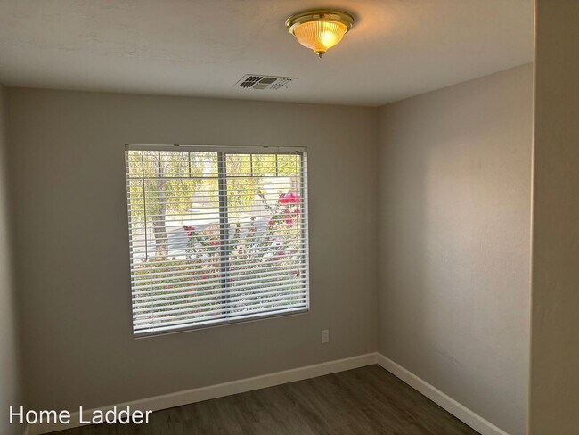 Building Photo - 4 br, 2 bath House - 3115 W Pecan Rd