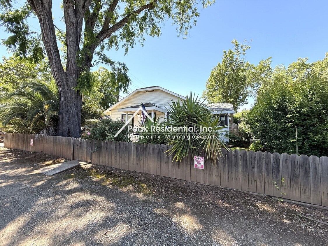 Foto del edificio - Charming 2bd/1ba Home in Historic Folsom!
