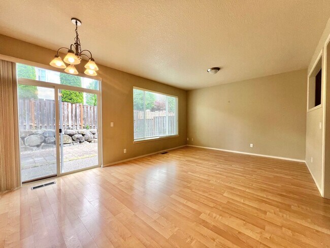 Foto del edificio - Beautiful 3-Bedroom Home in Hillsboro’s Desirable Arbor Roses Community!