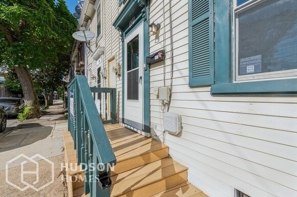 Building Photo - AVAILABLE NOW! - 121 S East St, Carlisle, ...