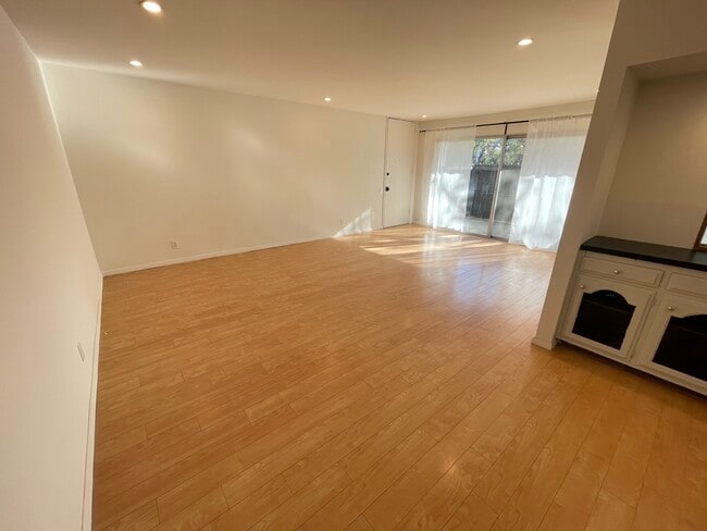 Spacious Living area Leading to Patio - 31555 Lindero Canyon Rd