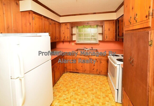 Building Photo - 6001 Elmwood Cir