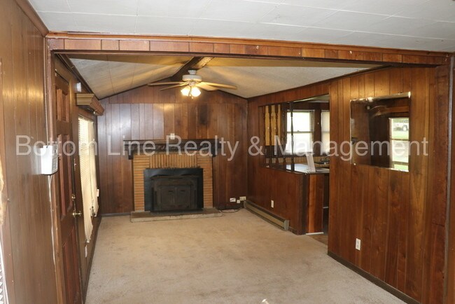 Building Photo - Cozy One Bedroom Cottage