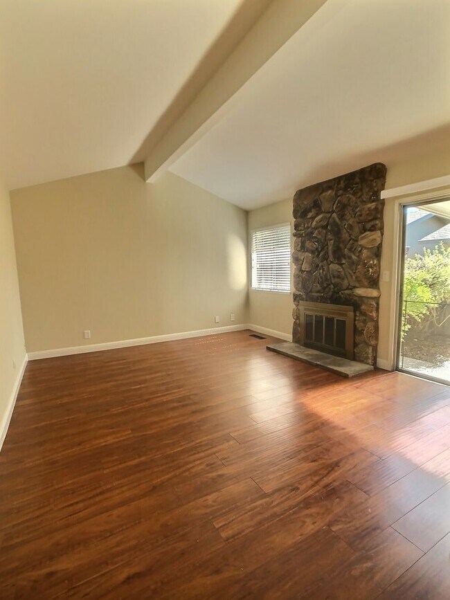 Foto del edificio - 3 Bedroom Duplex in Sunnyvale