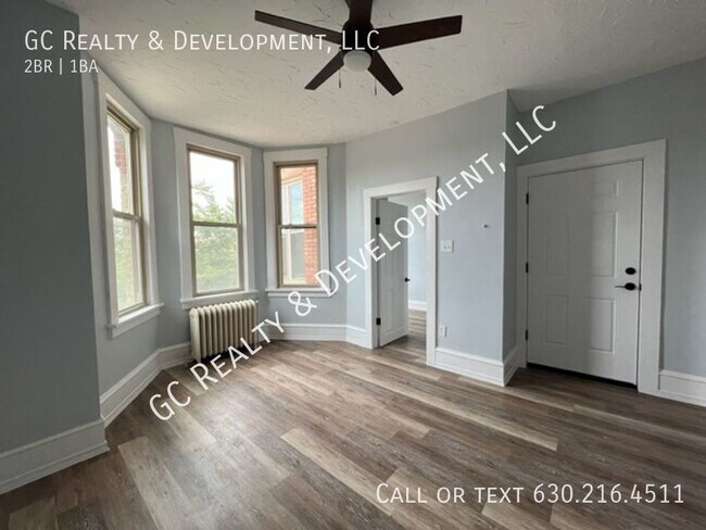 Foto del edificio - ***ELGIN 2 BDRM APT / HEAT INCLUDED / APPL...