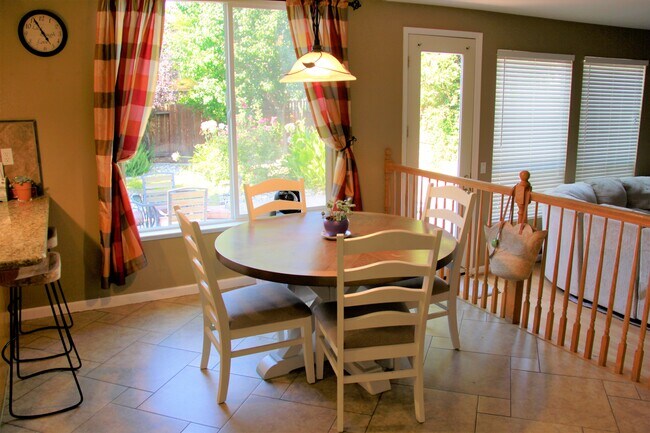 Building Photo - 2260 Vail Ct