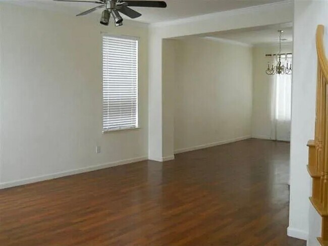 Building Photo - Freshly Painted 4-Bedroom Home