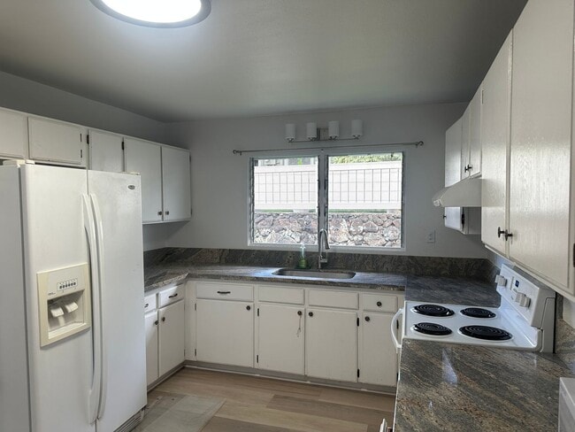 Foto del edificio - Renovated 4 bedroom 2 bath home in Pearl City