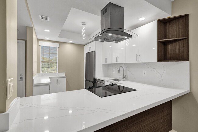 Building Photo - 3051 S Palm Aire Dr