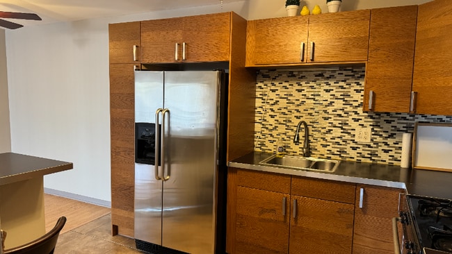 Building Photo - 9-S125 Lake Dr