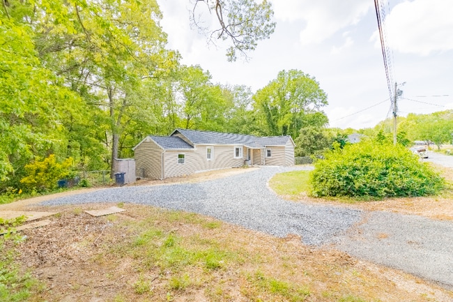 Photo - 1816 Maple Ln House