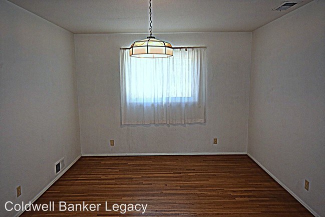 Building Photo - 3 br, 2 bath House - 9905 Aztec NE