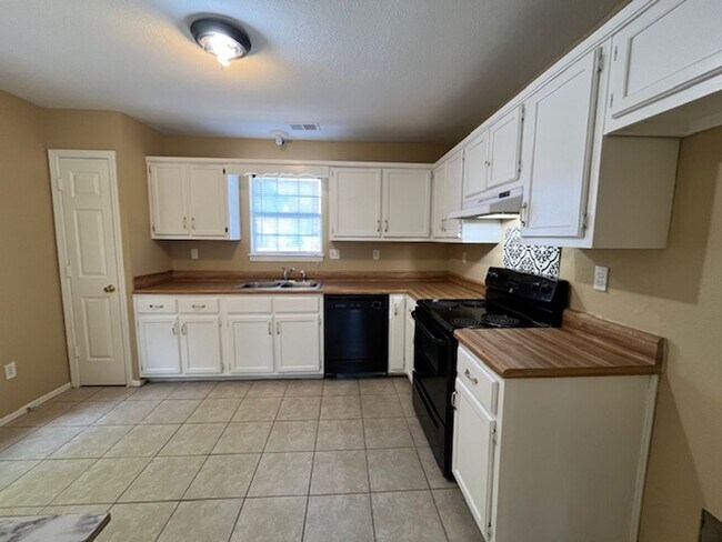 Foto del edificio - Renovated 4 Bedroom 2 Bath Home for Rent!