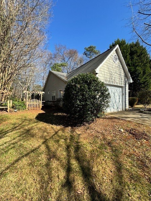 Building Photo - 7426 Barn Stone Dr