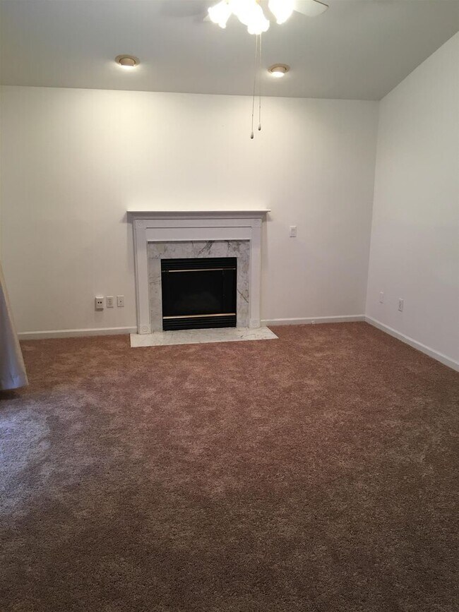 Foto del edificio - 3 Bedroom Hendersonville Ranch