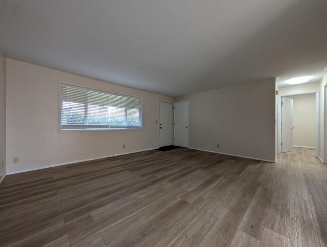 Foto del edificio - Great 2+ Bedroom, 1 Bathroom Duplex In Spr...
