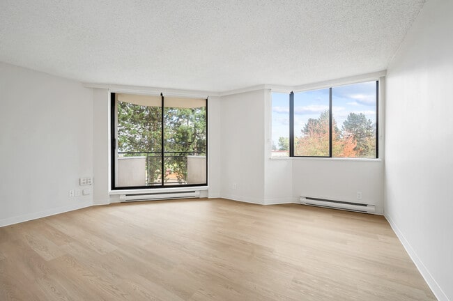 living room - Metro Pointe Burnaby