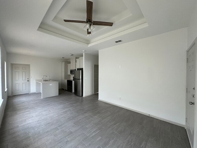 Building Photo - 2700 W Mile 5 Rd