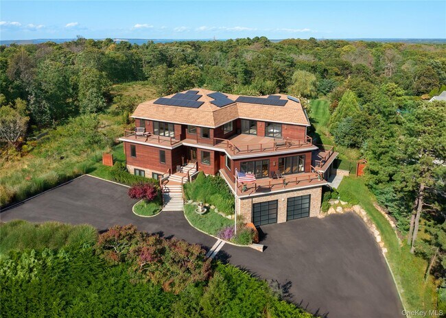 Foto del edificio - 89 Old Canoe Place Rd