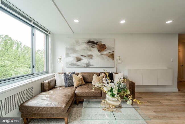 Foto del edificio - 4200 Cathedral Ave NW