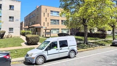 Building Photo - 1624 W Touhy Ave
