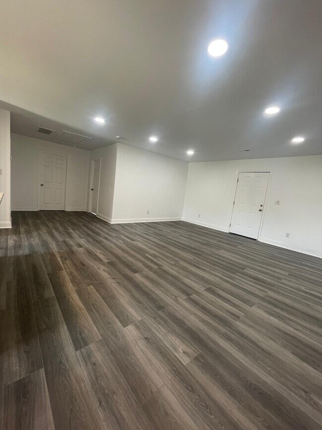 Foto del edificio - 6390 Frank Watts Rd