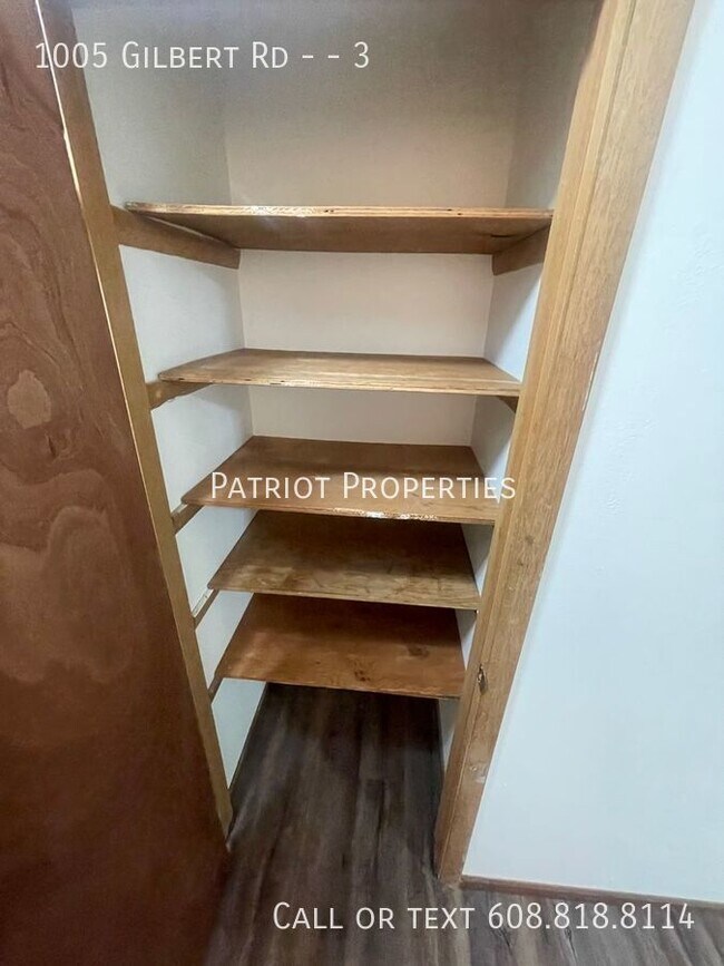 Building Photo - 2 bedroom/ 1 bath apartment in Madison, WI