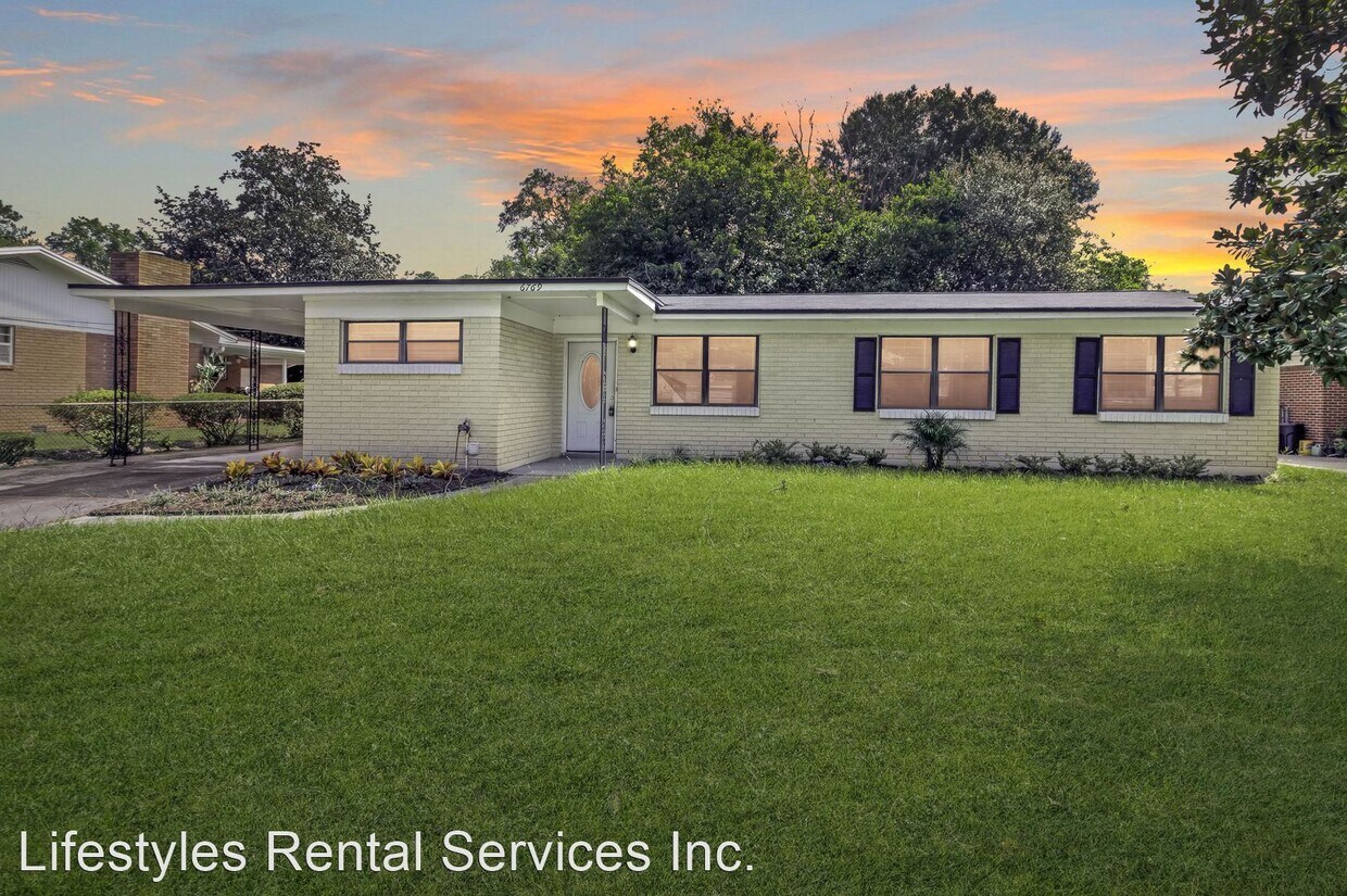 Primary Photo - 4 br, 2 bath House - 6769 Gaspar Circle W