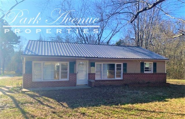 Primary Photo - 301 Carolina Boulevard - PENDING LEASE